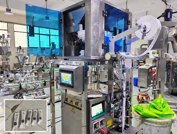 全自動(dòng)顆粒包裝機(jī)實(shí)拍圖